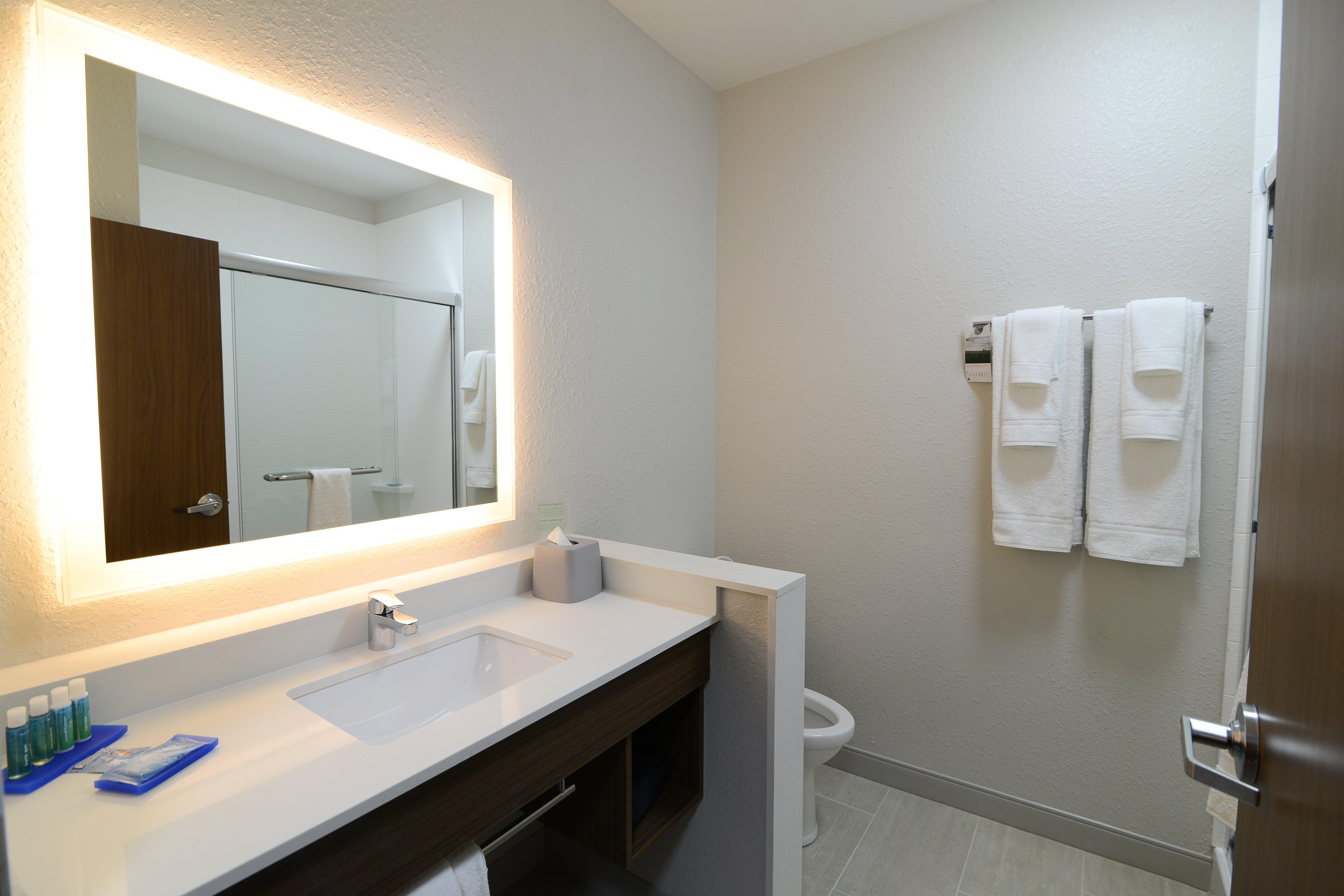 Holiday Inn Express & Suites Chicago North Shore - Niles By Ihg Exterior photo