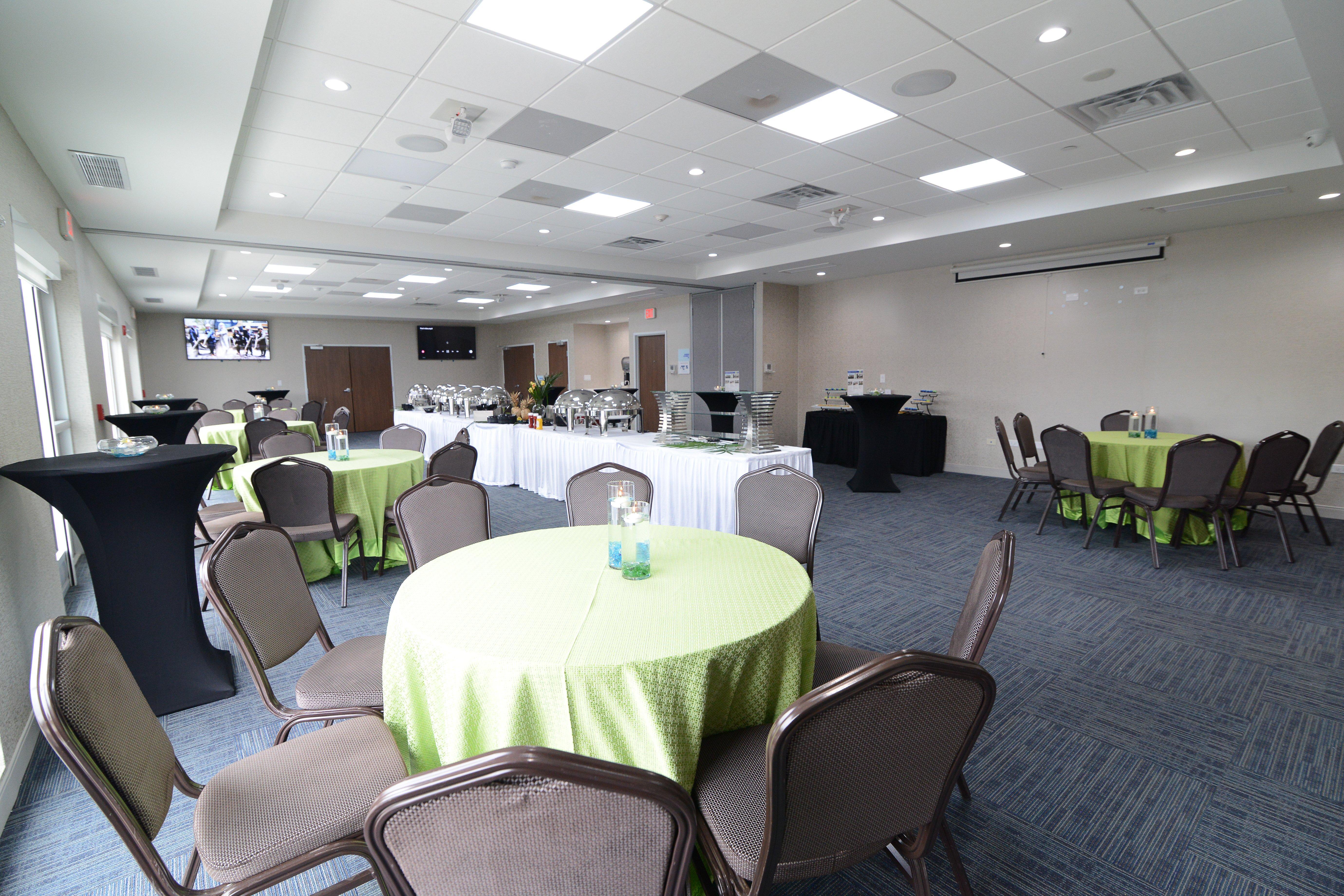 Holiday Inn Express & Suites Chicago North Shore - Niles By Ihg Exterior photo