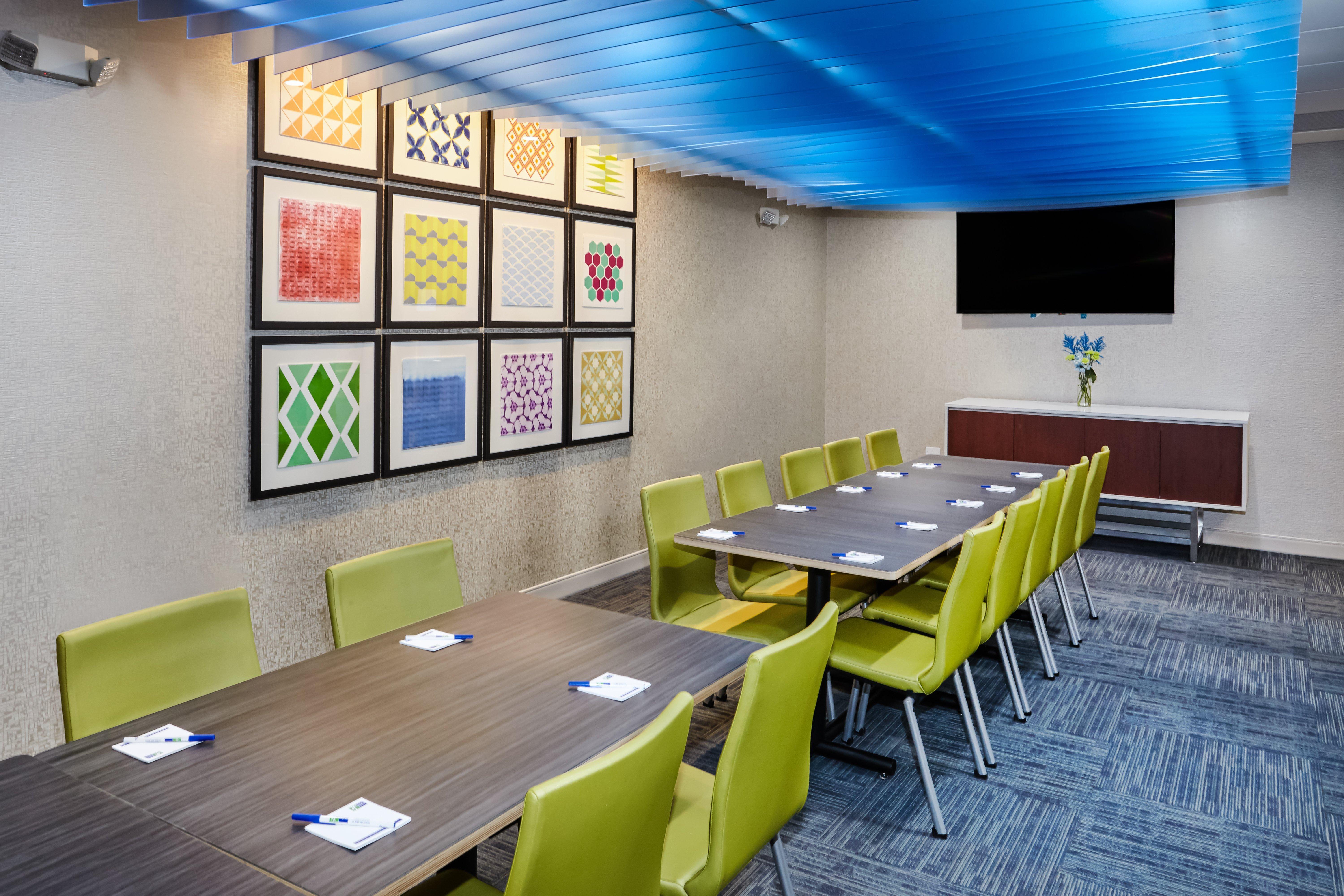 Holiday Inn Express & Suites Chicago North Shore - Niles By Ihg Exterior photo