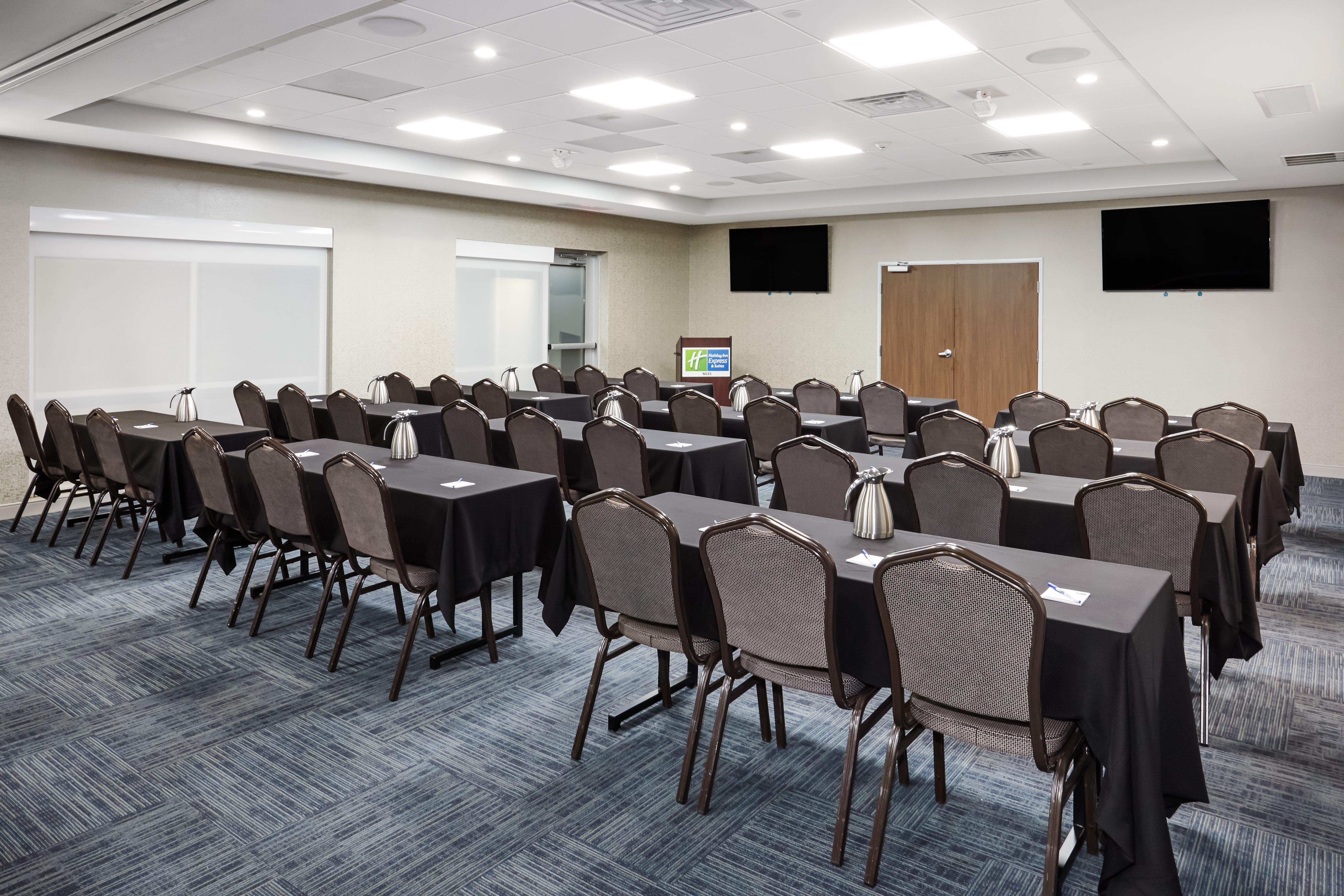 Holiday Inn Express & Suites Chicago North Shore - Niles By Ihg Exterior photo