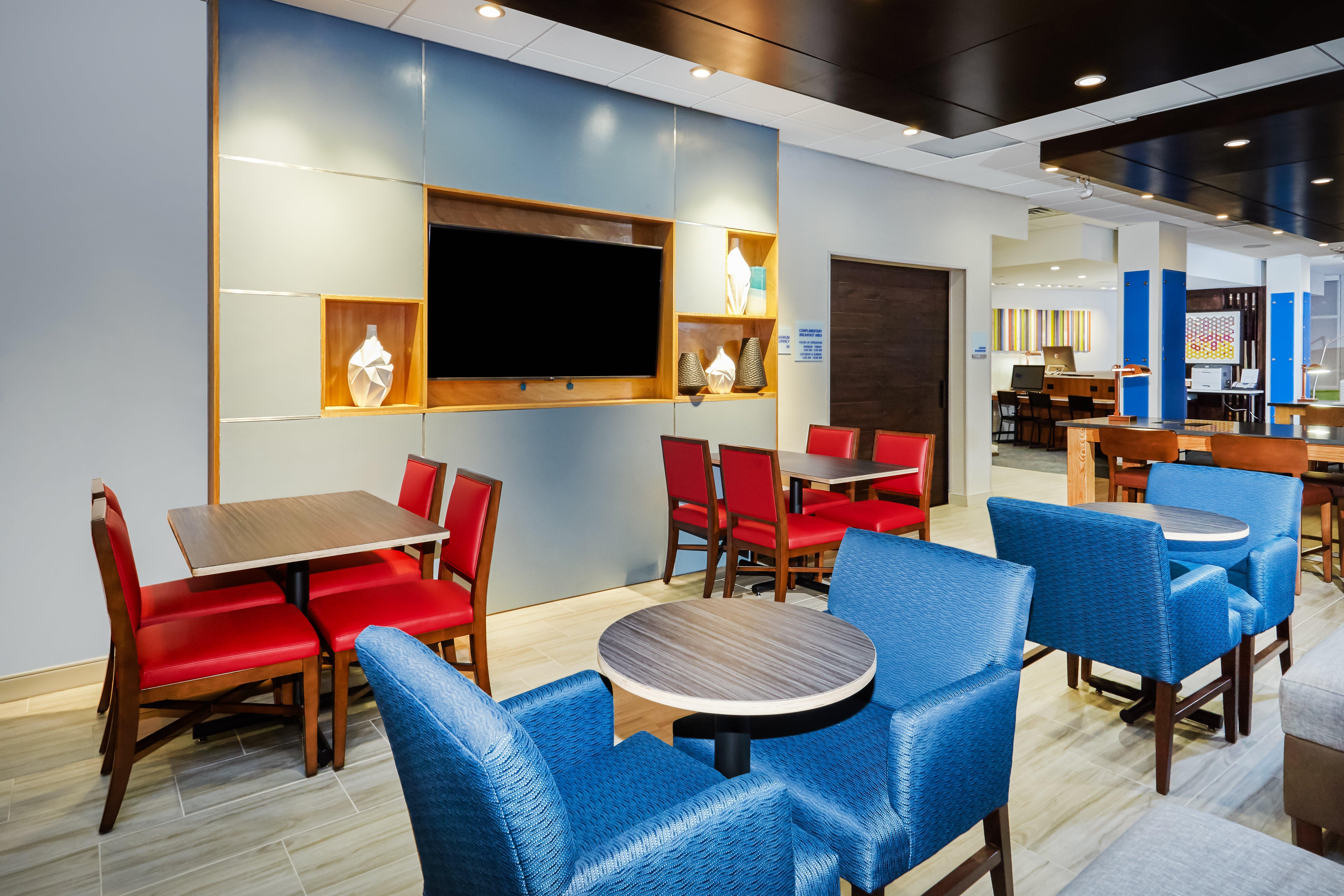 Holiday Inn Express & Suites Chicago North Shore - Niles By Ihg Exterior photo