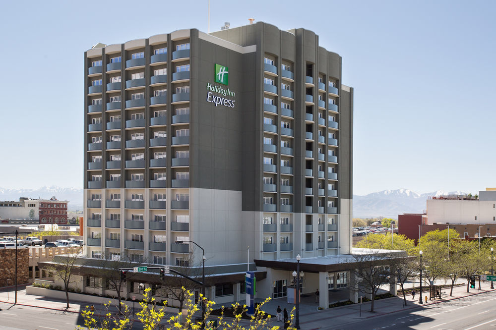 Holiday Inn Express & Suites Chicago North Shore - Niles By Ihg Exterior photo